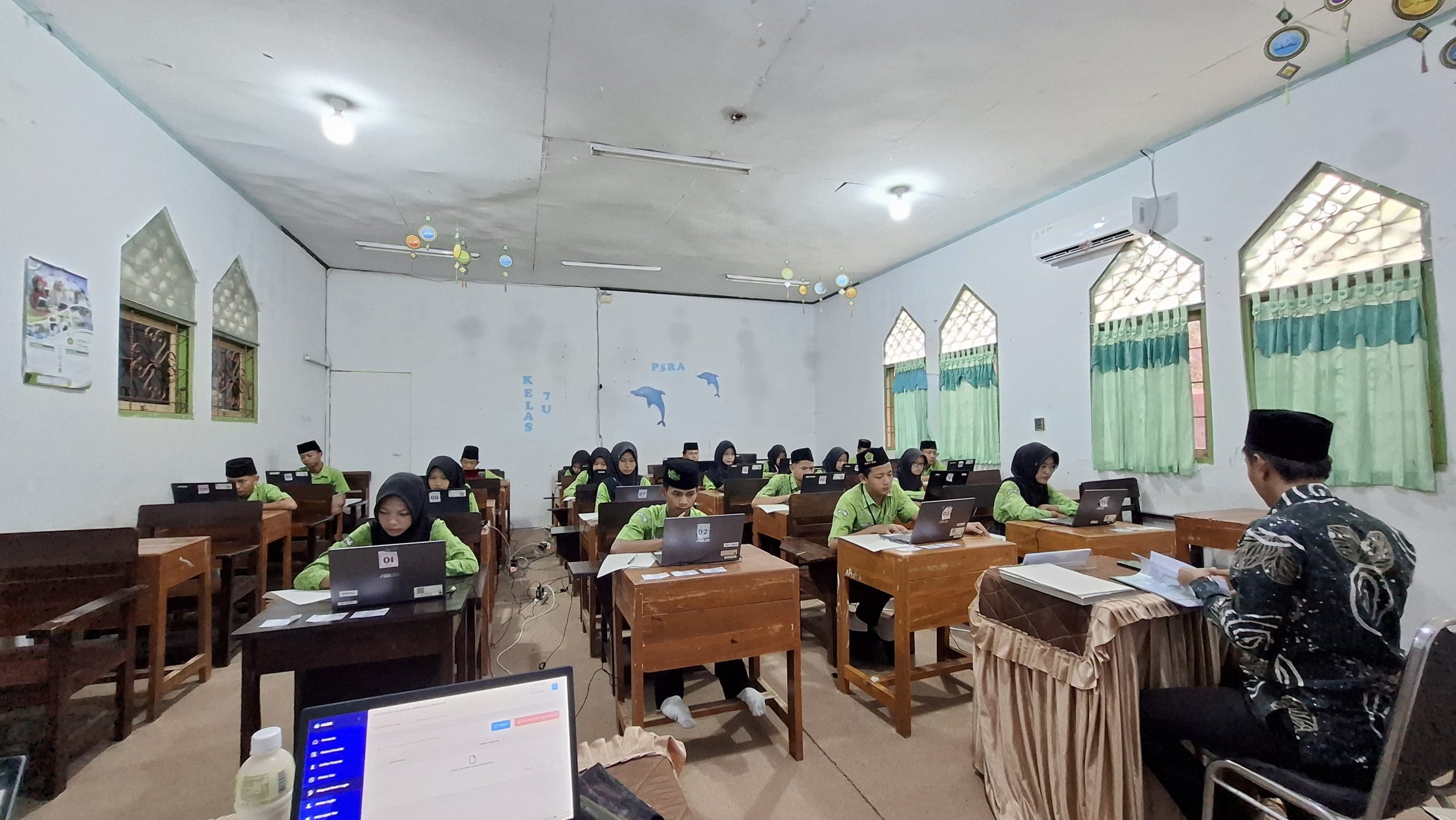 Kakanwil Kemenag Jateng Tinjau TKA di MTs Negeri 5 Tegal, Pastikan Pelaksanaan Berjalan Optimal